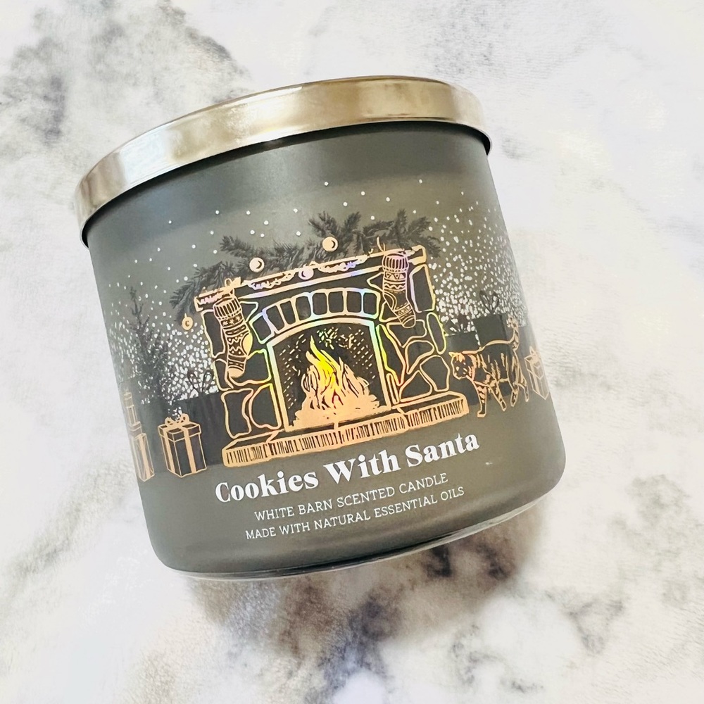 Bath & Body Works Candle - Cookies with Santa  🍪